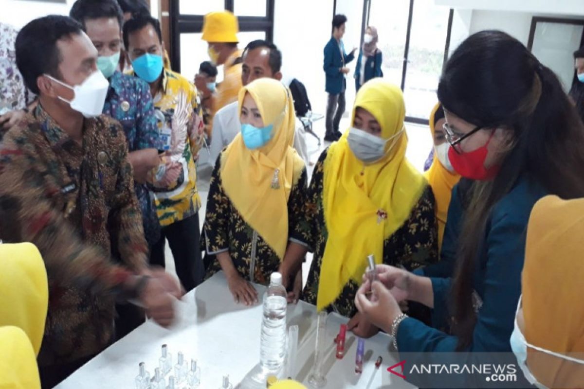 Pemkab Batang mendorong kelompok tani bangun wisata edukasi minyak wangi