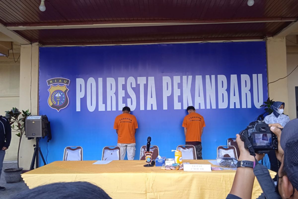 Polres Pekanbaru gagalkan penyelundupan 4.728 pil ekstasi ke Bali