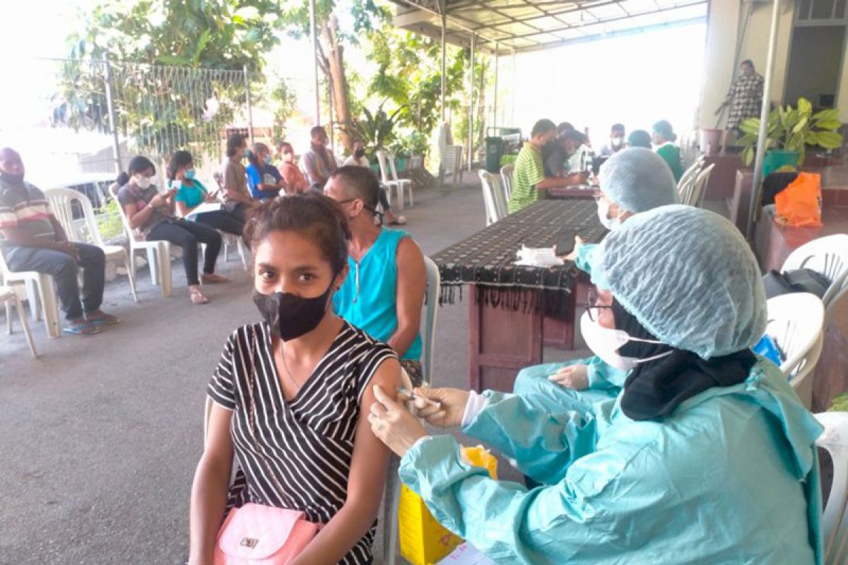 RS Bhayangkara Kupang vaksin 168 warga GMIT