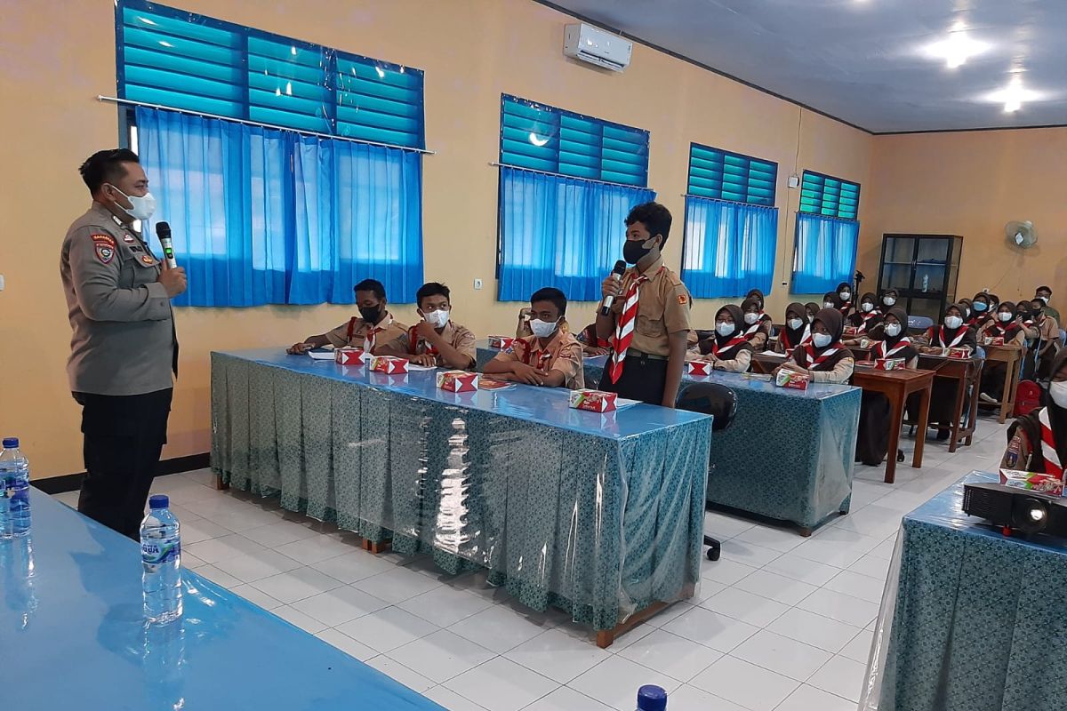 Binmas Polres Lebak beri pelatihan Saka Bhayangkara di SMPN 2 Rangkasbitung