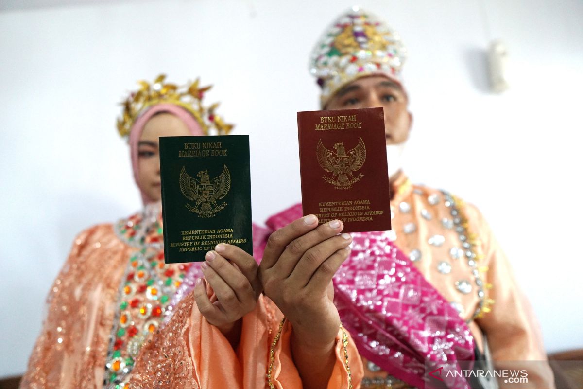 Bedanya buku nikah suami dan istri 