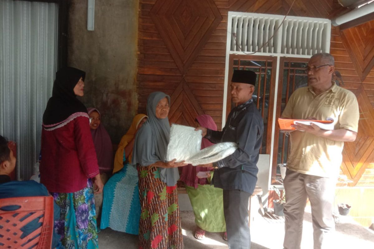 Yayasan Arisal Aziz salurkan 1.000 alat salat untuk anak yatim dan guru mengaji