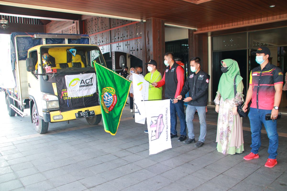 Sekda Pontianak lepas keberangkatan armada ACT bantuan untuk korban banjir