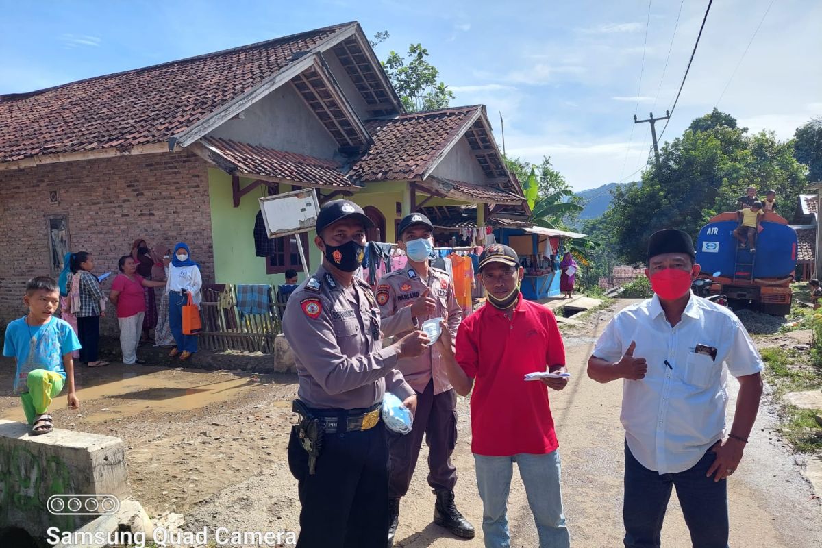 Polsek Cipanas terus imbau warga laksanakan prokes dan vaksin