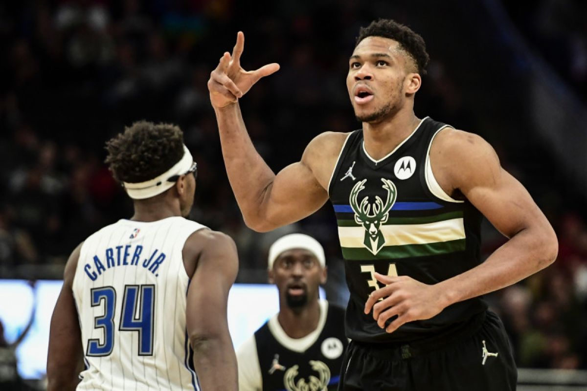 Giannis Antetokounmpo pimpin Bucks taklukkan Magic