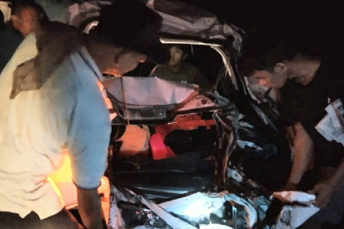 Longsor di Tikungan Tirtanadi Sibolangit kembali terjadi, satu mobil tertimpa bebatuan