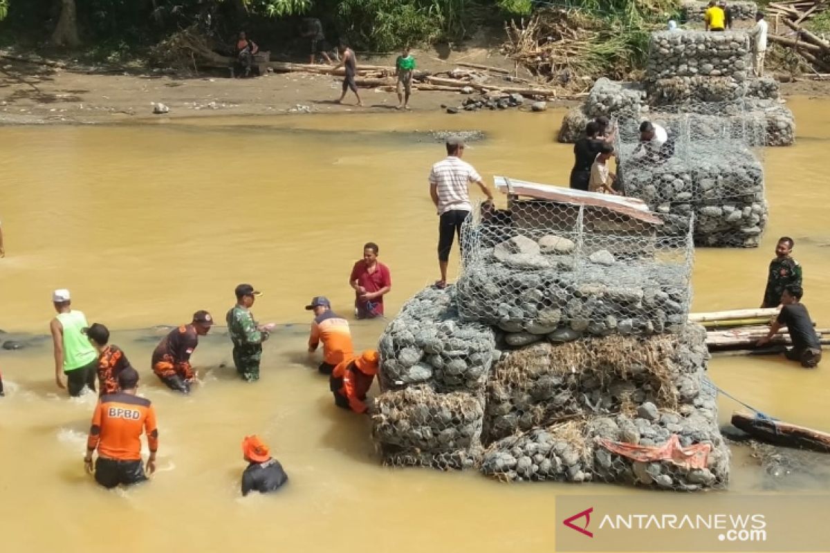 10 kali hancur 10 kali diperbaiki, Warga Alat harapkan jembatan permanen