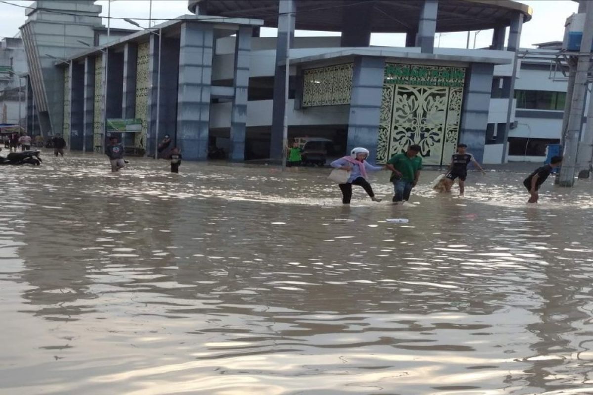 Banjir Tebing Tinggi, jalanan di inti kota digenangi air