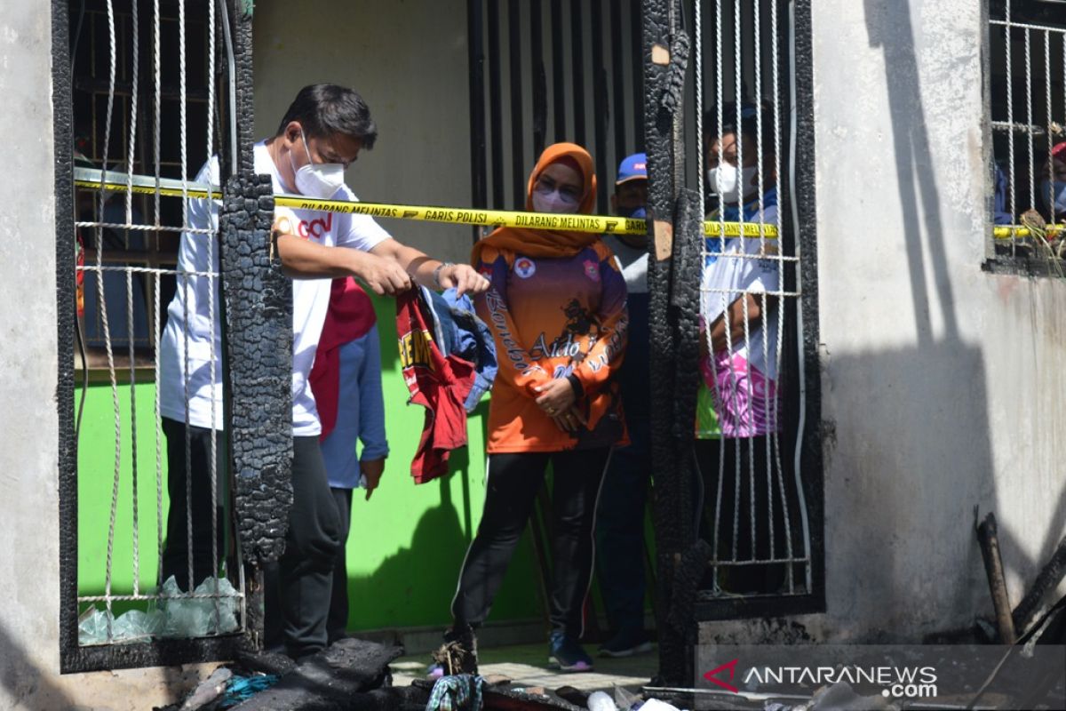 Pemkab Bone Bolango bantu korban kebakaran di panti asuhan