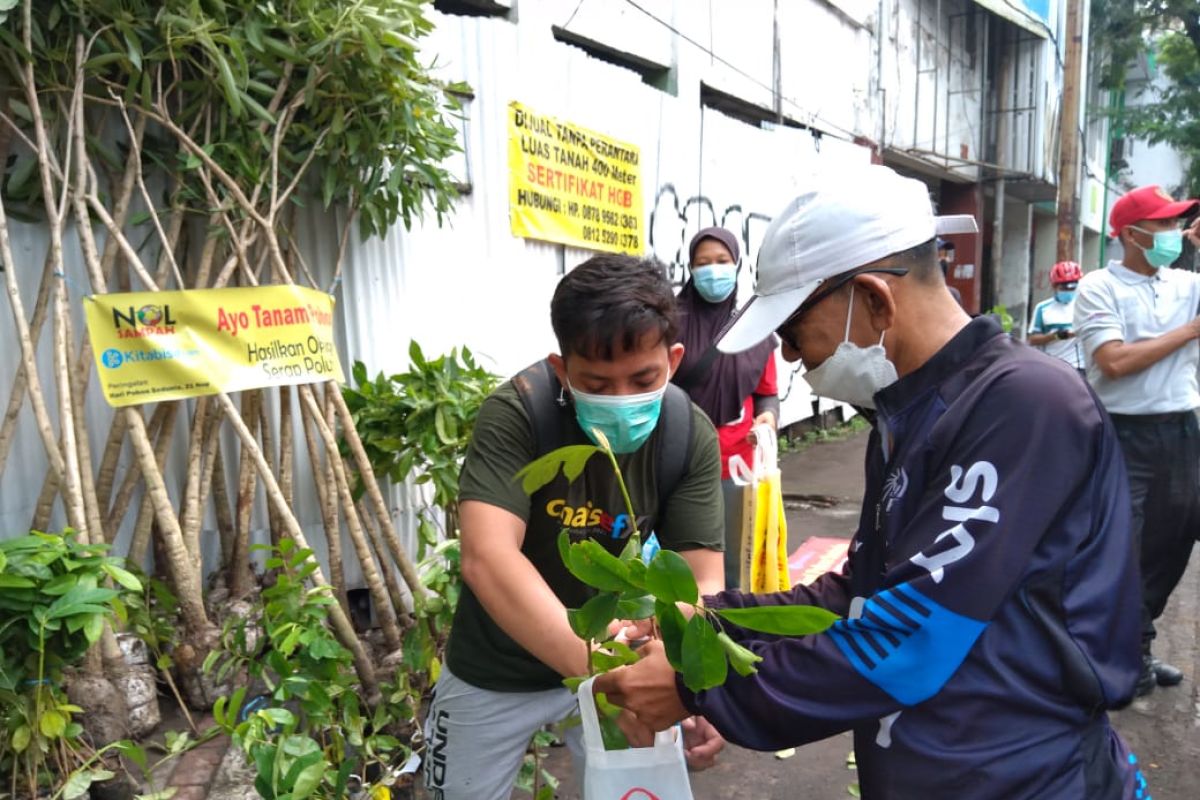 Peringati Hari Pohon, Kampanye ayo tanam pohon digelar di Surabaya