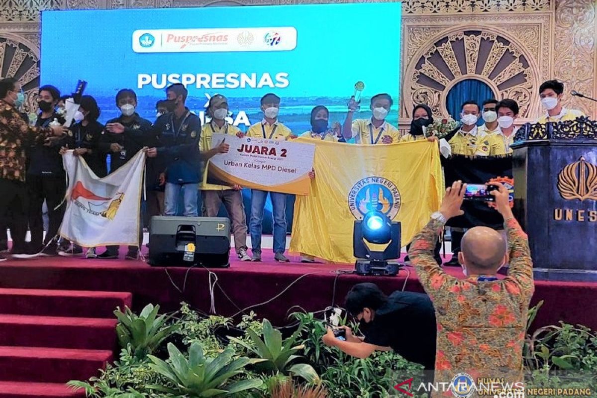 Pagaruyuang Team UNP raih juara 2 pada kontes mobil tingkat nasional