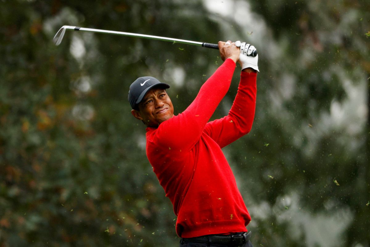 Tiger Woods unggah video pertama pukul bola sejak kecelakaan mobil