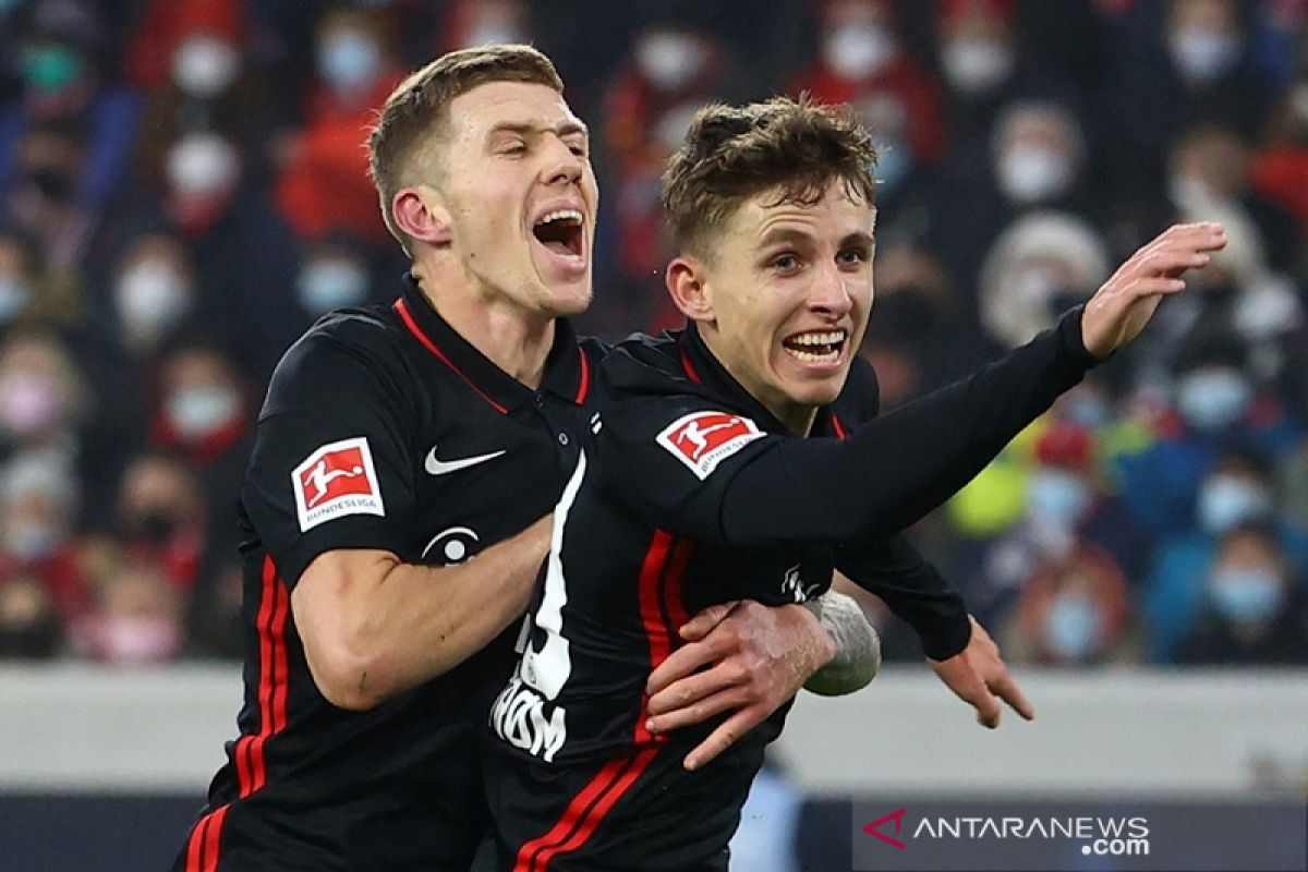 Gladbach dipecundangi sepuluh pemain Frankfurt