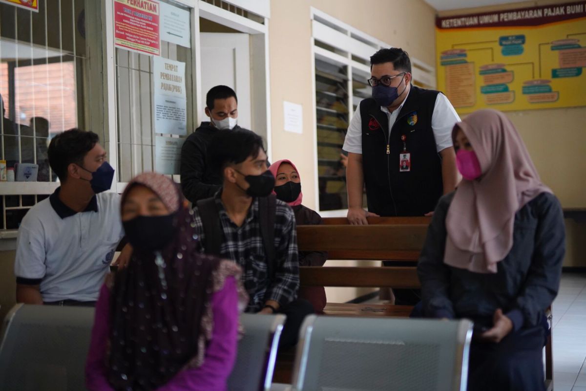 Bupati Kediri sidak kantor kecamatan pastikan tidak ada pungutan ilegal