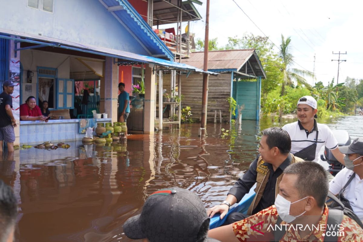 Bupati Kapuas Hulu sebut korban banjir tidak mau mengungsi