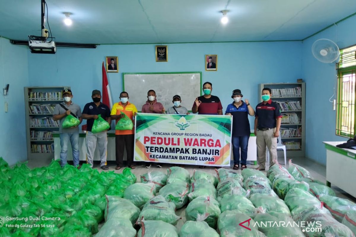Perusahaan kelapa sawit bantu sembako untuk korban banjir di Danau Sentarum