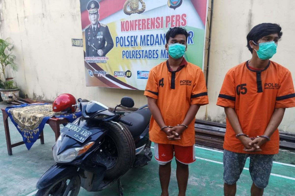 Polisi  tangkap dua pencuri spesialis ban serep