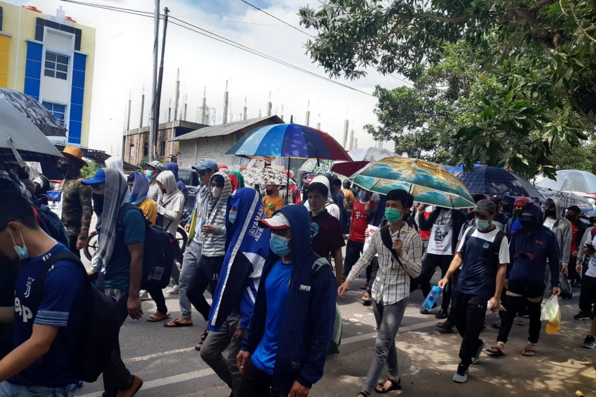 Pengungsi asal Afghanistan gelar aksi jalan kaki sejauh 12 km