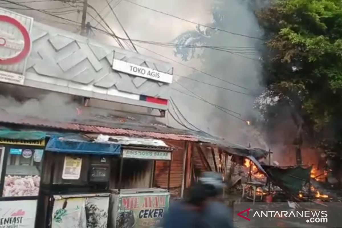Kebakaran lahap 13 kios milik IPB di Dramaga Bogor
