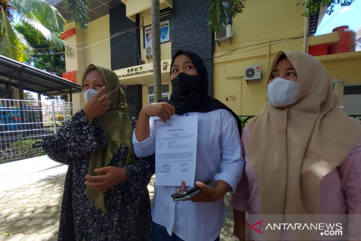 Tiga orang ibu rumah tangga warga Palembang korban salah tangkap mengadu ke Propam Polda Sumsel