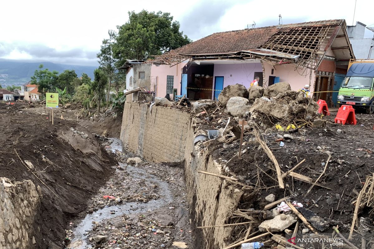 Pemkot Batu mulai bangun rumah rusak terdampak banjir bandang