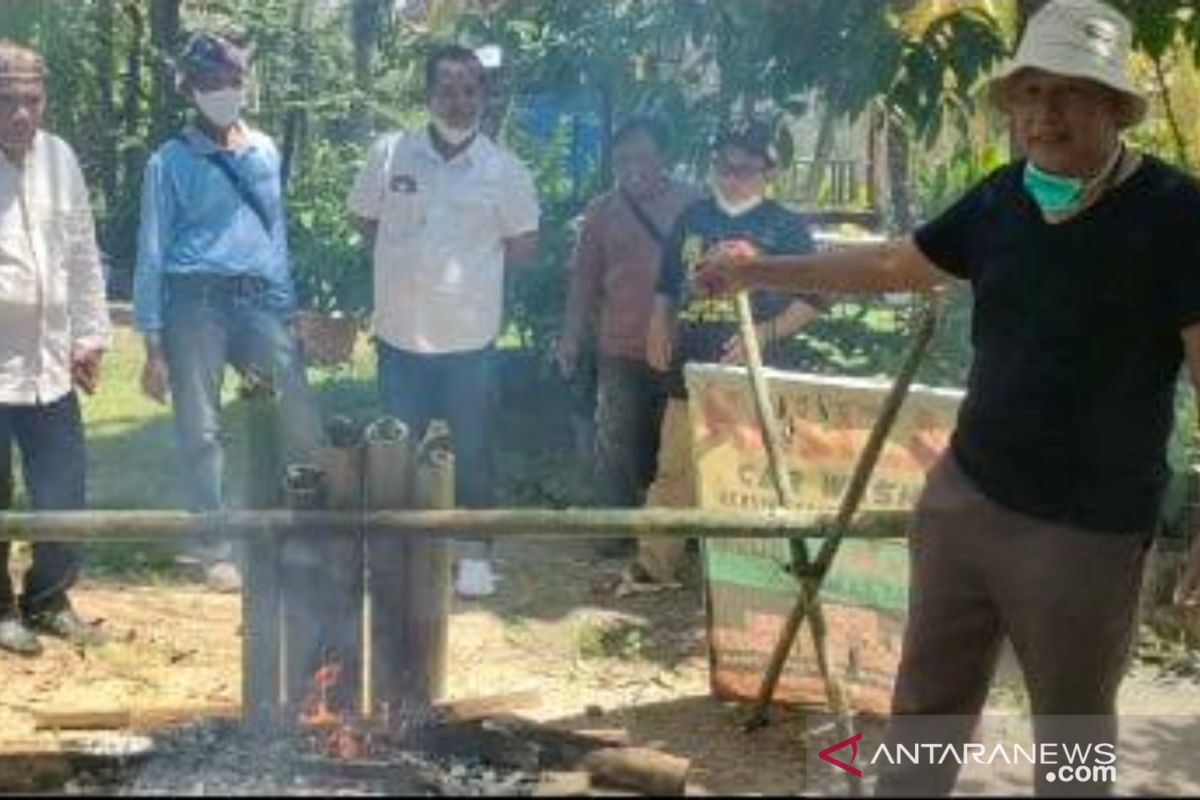 Komunitas FKH perkenalkan proses memasak nasi humbal dan ikan bapalan