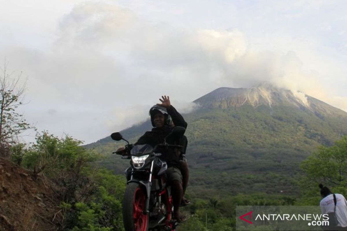 PVBMG imbau masyarakat tak beraktivitas di sekitar gunung ili Lewotolok