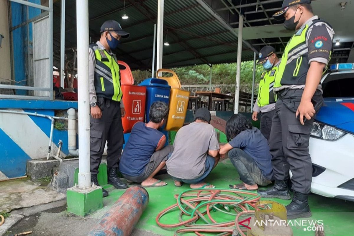 Polisi ringkus tiga pencuri besi proyek kereta api cepat Jakarta-Bandung