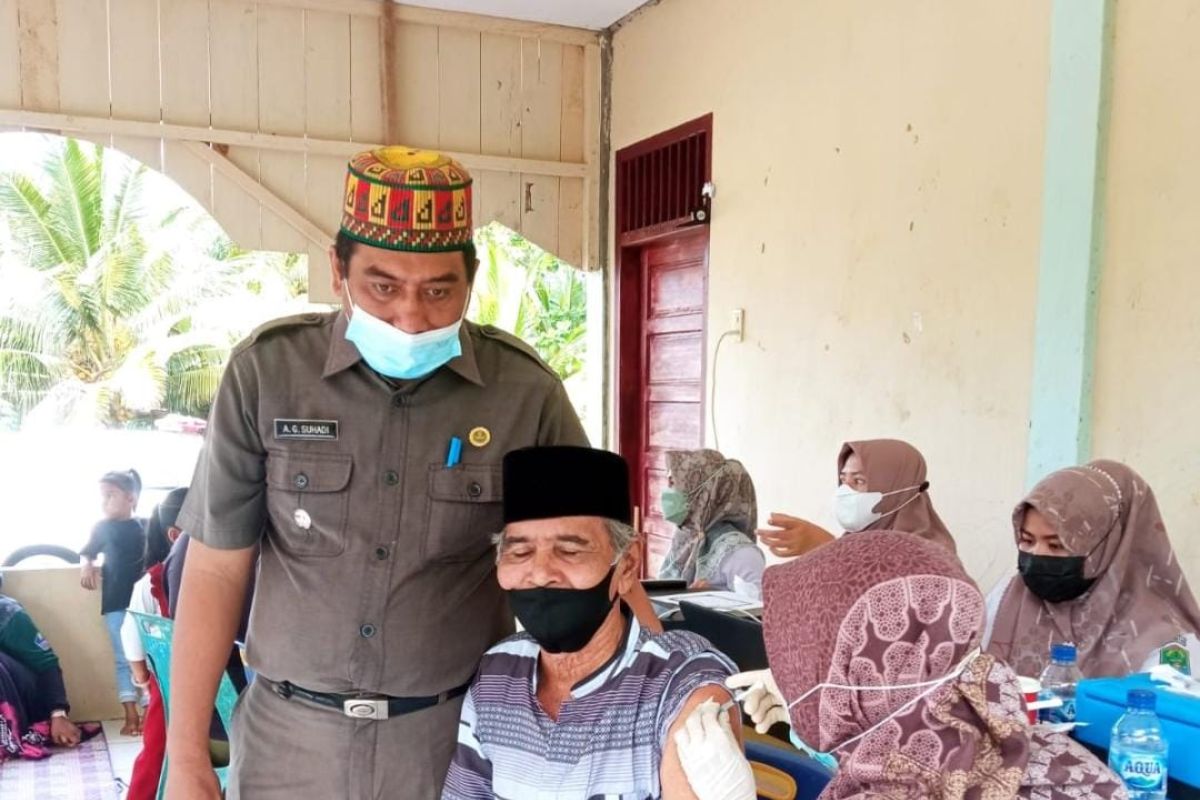 Peran keluarga sukseskan vaksinasi Lansia di Aceh Jaya