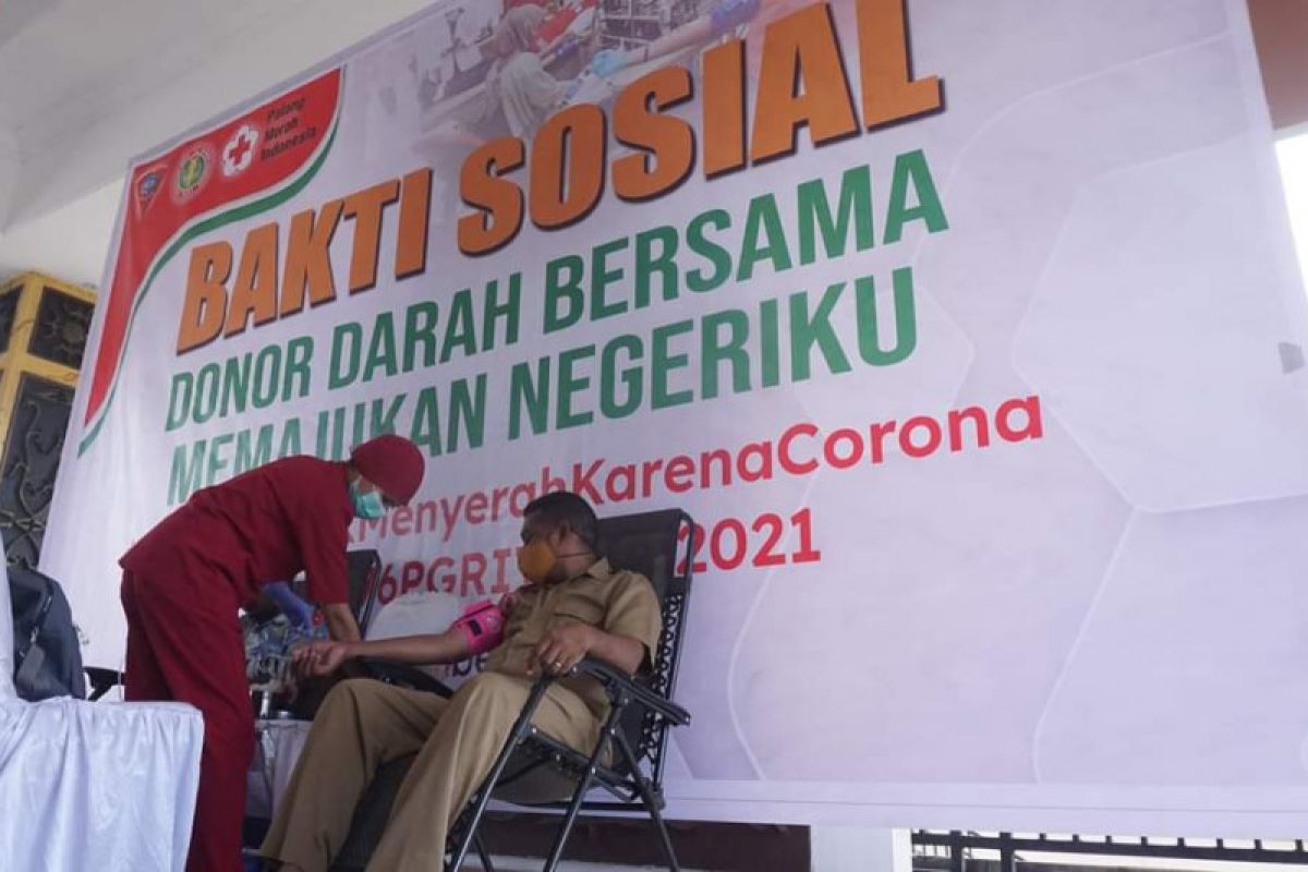 PGRI Kota Ambon lakukan bakti sosial donor darah, kepedulian sosial