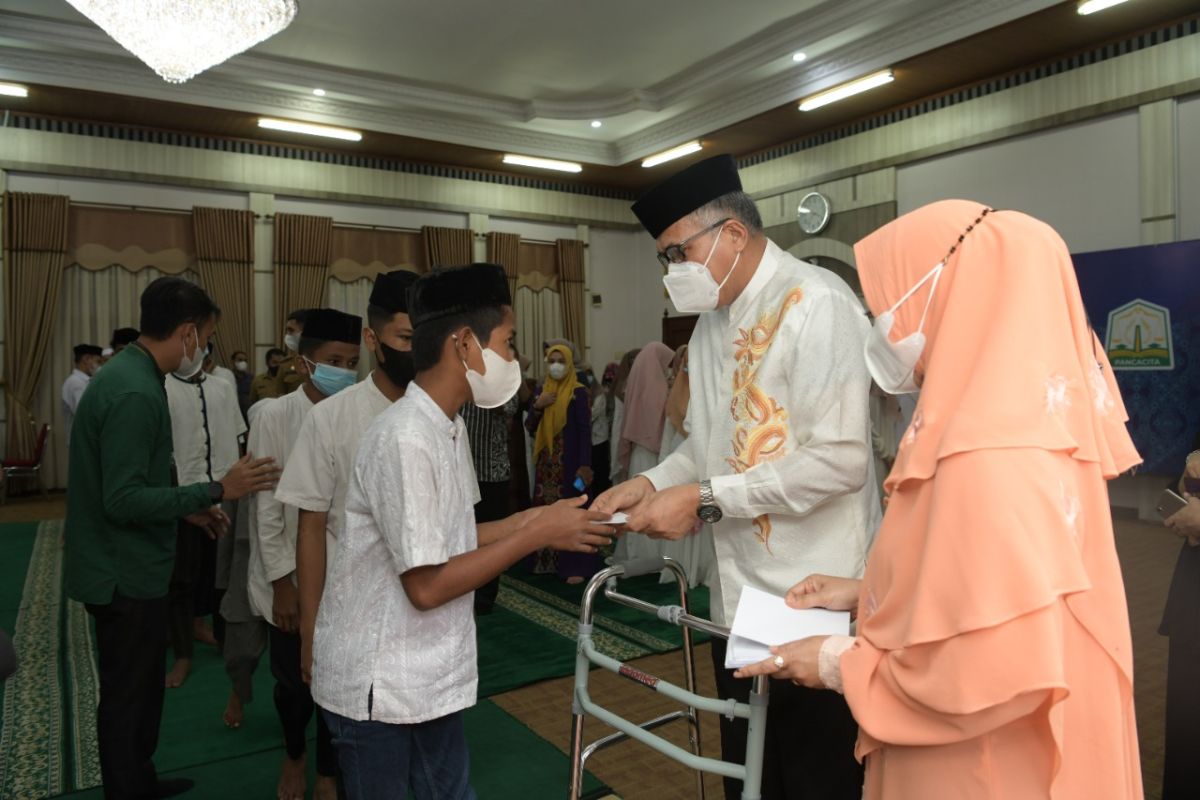 Milad ke 58, Gubernur Aceh gelar zikir dan santuni anak yatim