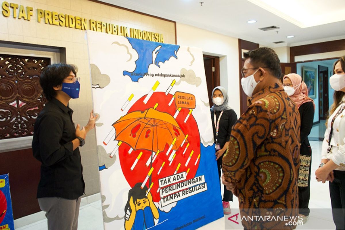 Moeldoko terima mural tentang bahaya rokok