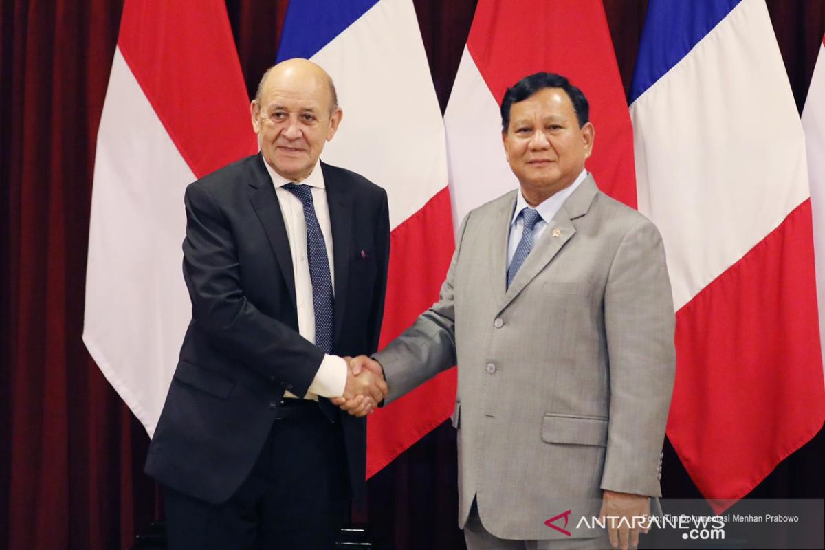 Defense Minister Prabowo receives French Foreign Minister