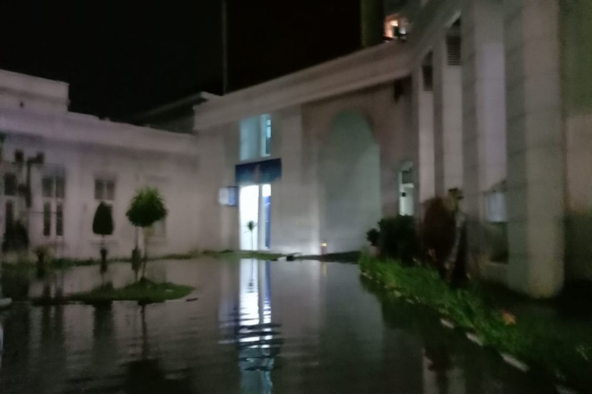 Hujan lebat di Medan, Kantor Gubernur Sumut kebanjiran