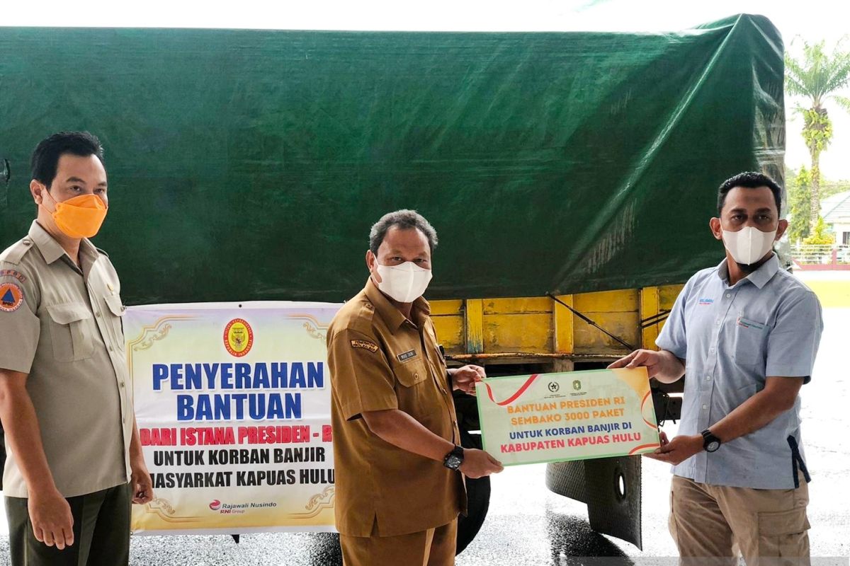 Presiden Jokowi bantu 3.000 paket sembako korban banjir di Kapuas Hulu