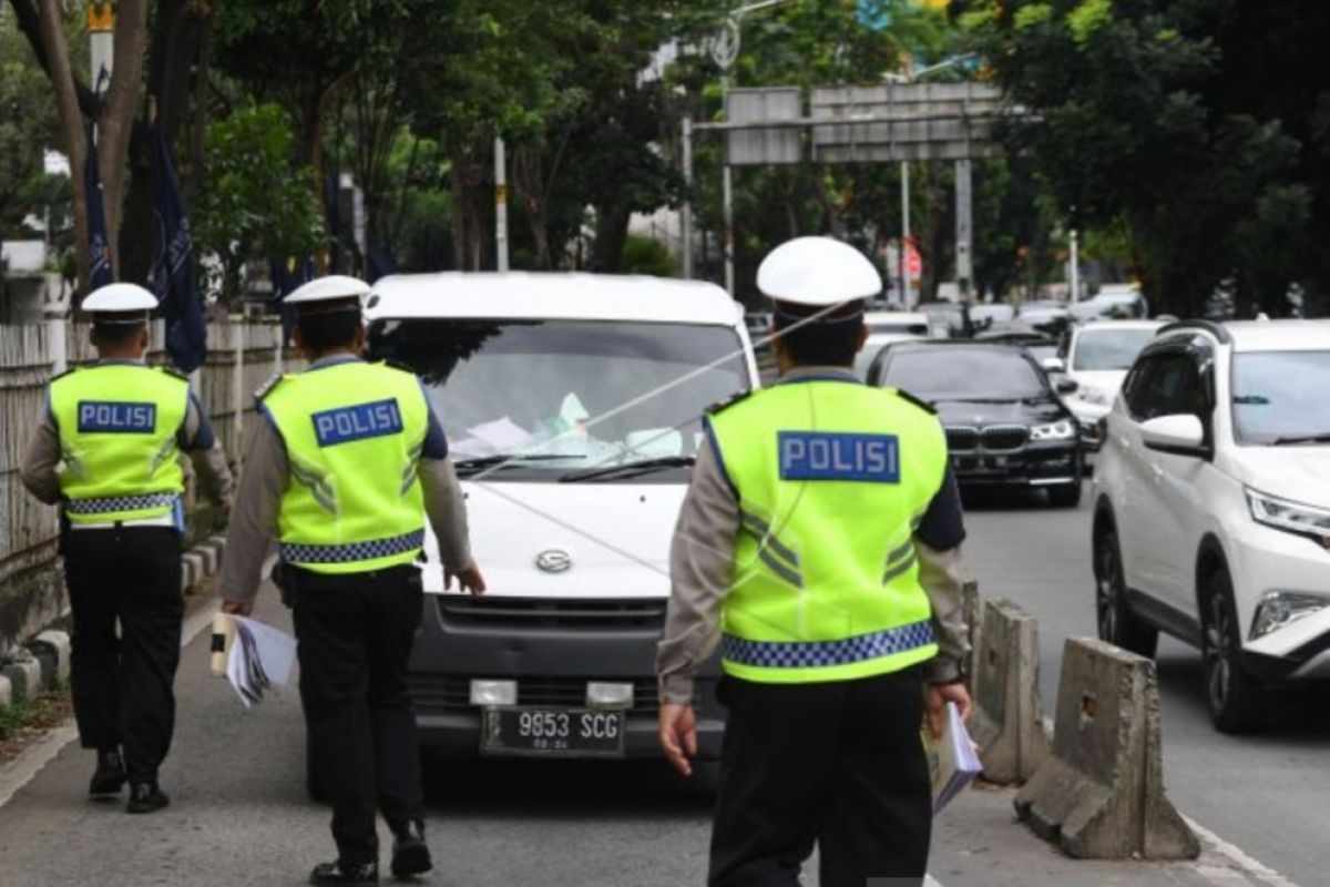 Kemarin, pengemudi Mercy lawan arus di Tol JORR hingga Operasi Zebra