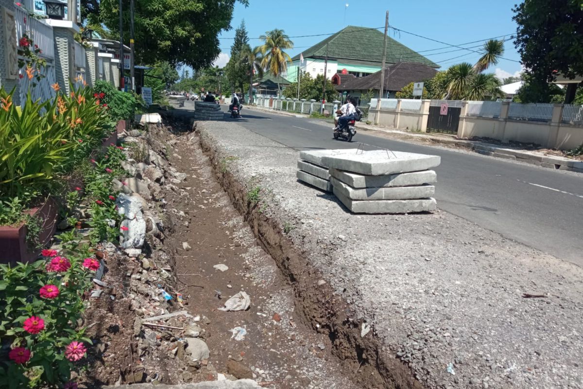 Pelebaran jalan di Mataram tak diberi tanda, warga khawatir