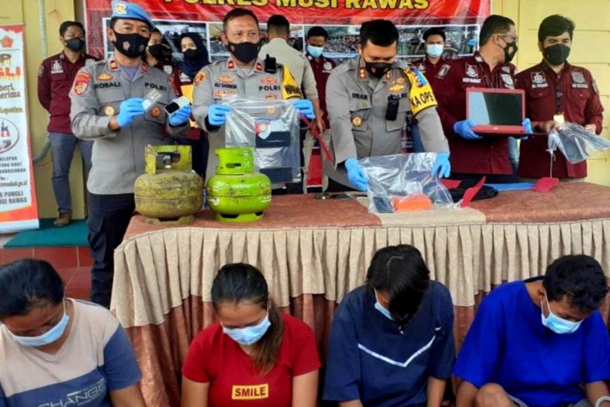 Polisi tangkap satu keluarga spesialis pencuri toko di Musi Rawas