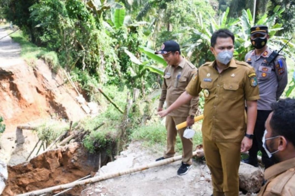 Banjir rusak jembatan di Dolok Merawan Serdang  Bedagai