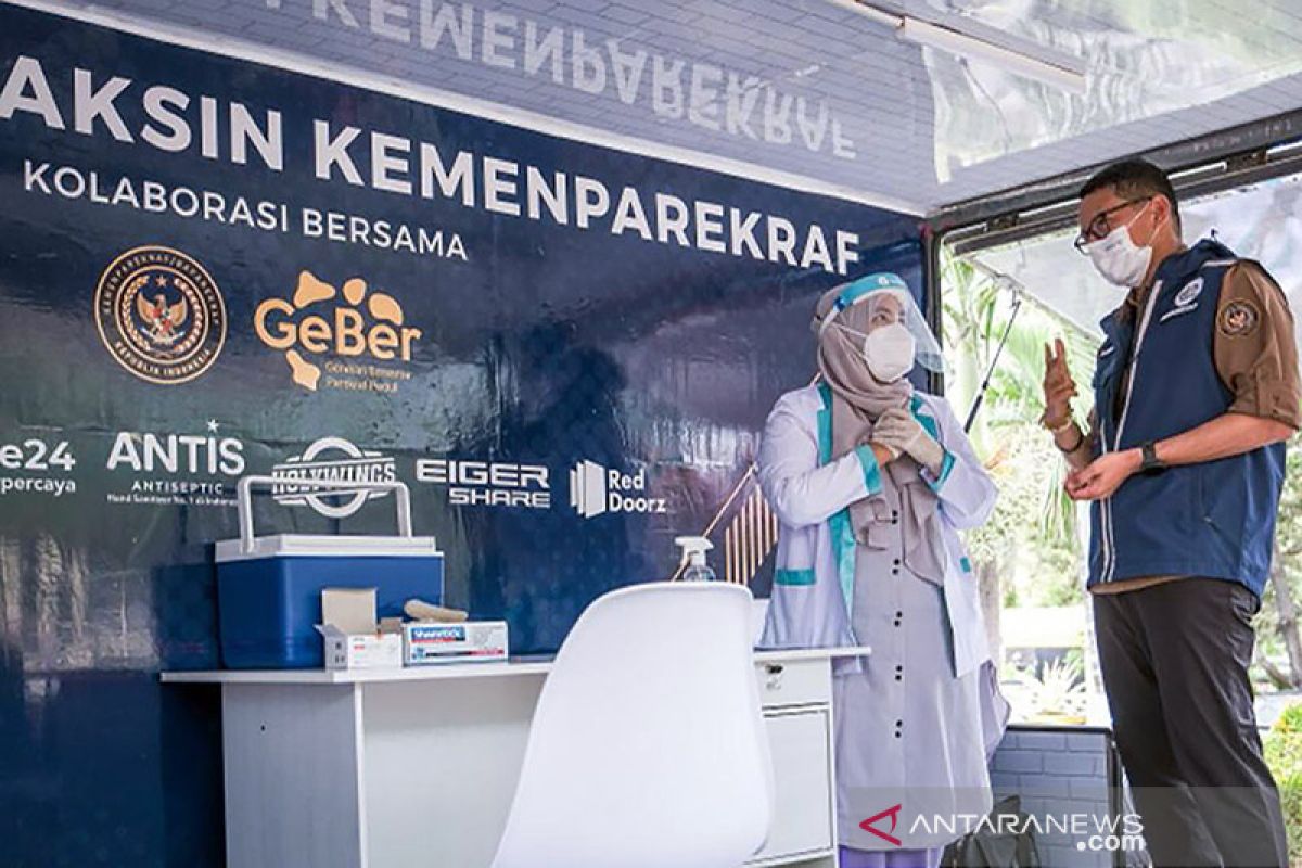 Kemenparekraf dan swasta sediakan mobil vaksinasi keliling