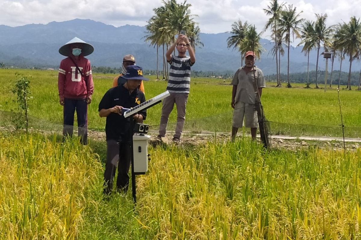 Itera edukasi kelompok tani tentang pengendalian hama dengan "internet of things"