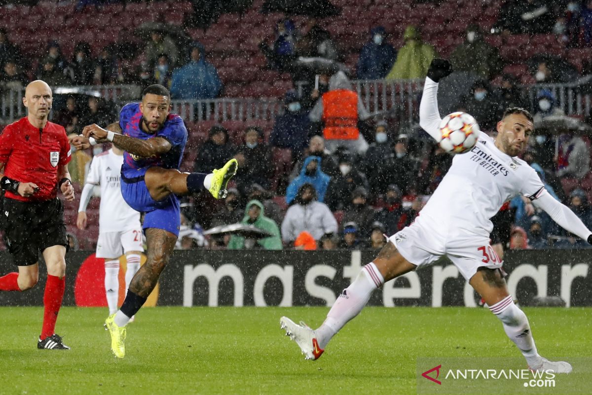 Barcelona berbagi poin dengan Benfica bermain imbang 0-0