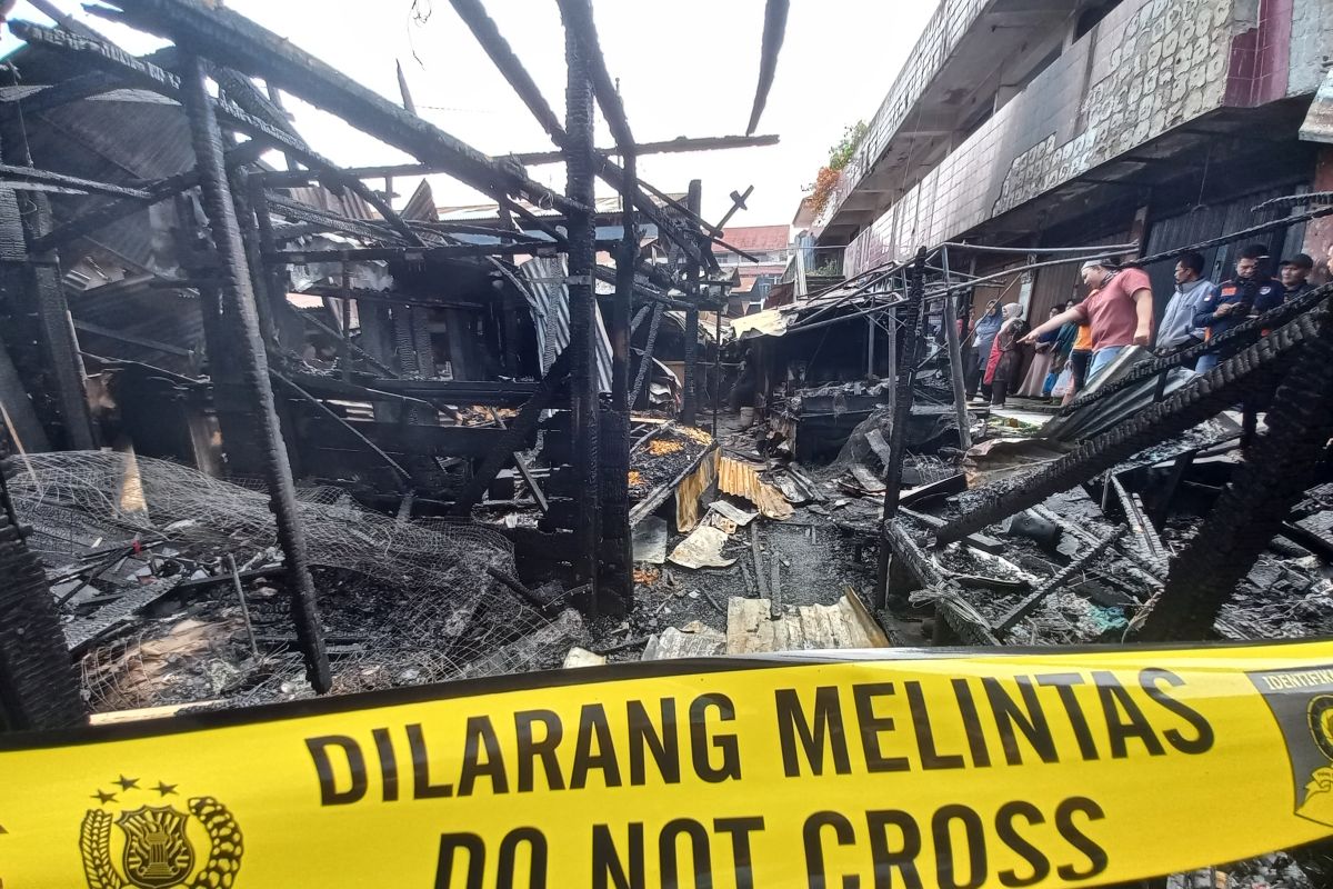 Pasar Bawah Bukittinggi diduga sengaja dibakar