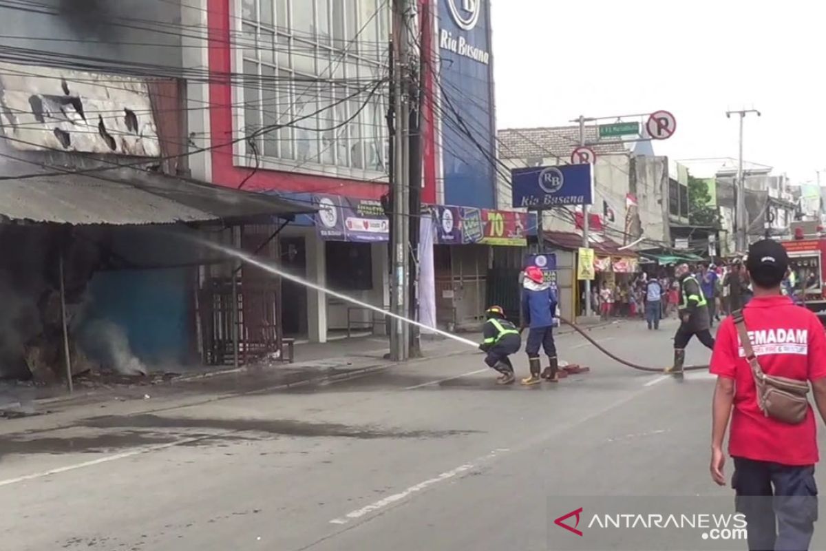 Kebakaran toko di Cikarang berhasil dipadamkan dalam waktu satu jam