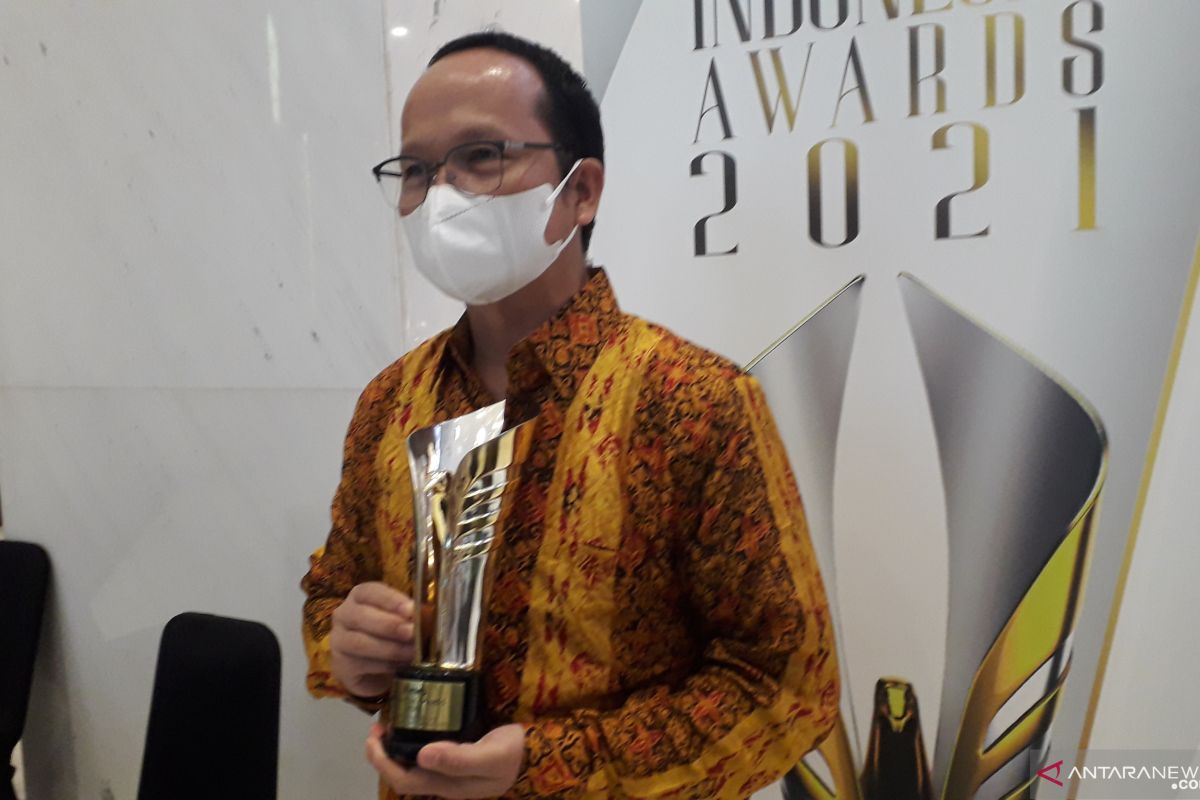 Bupati Bangka Tengah menerima Anugerah Award 2021