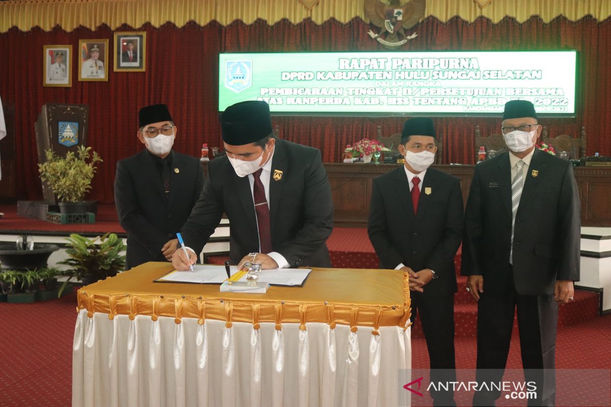 Rapat paripurna DPRD HSS syahkan APBD HSS tahun anggaran 2022