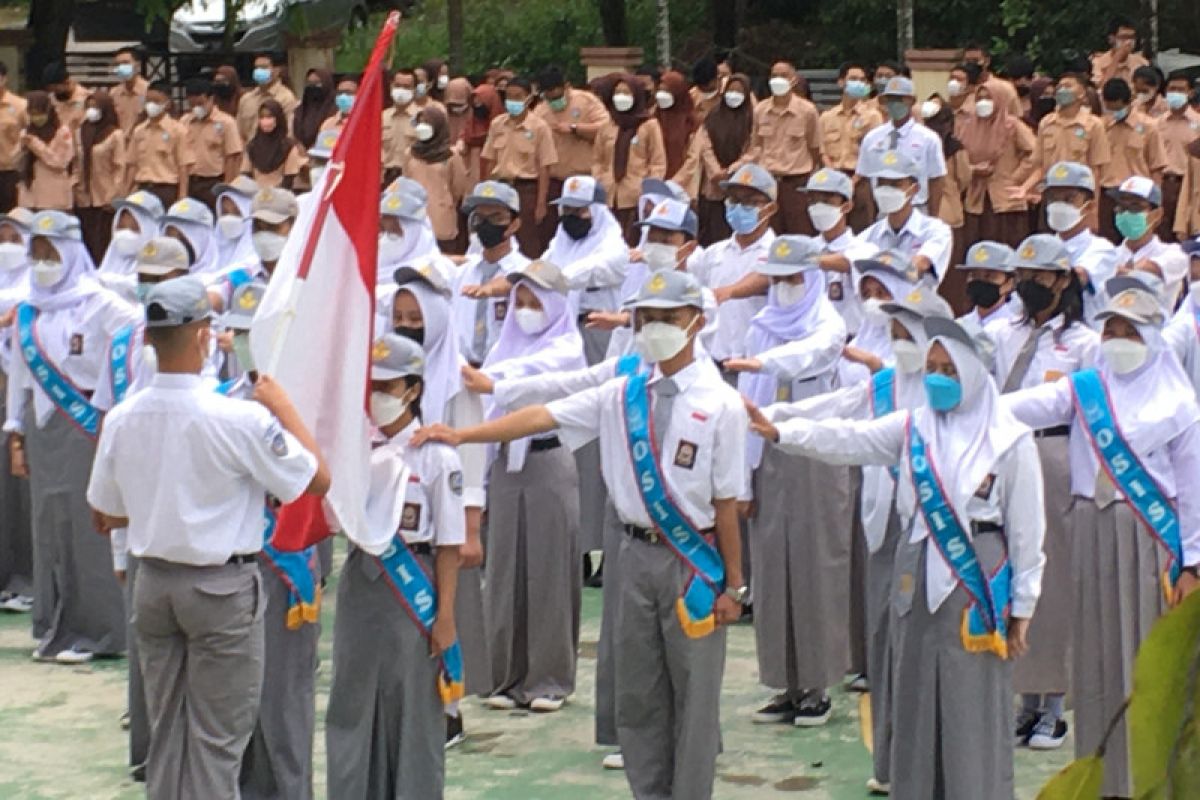 Pelantikan Muthiara Maharani sebagai Ketua  OSIS SMAN I  Batam