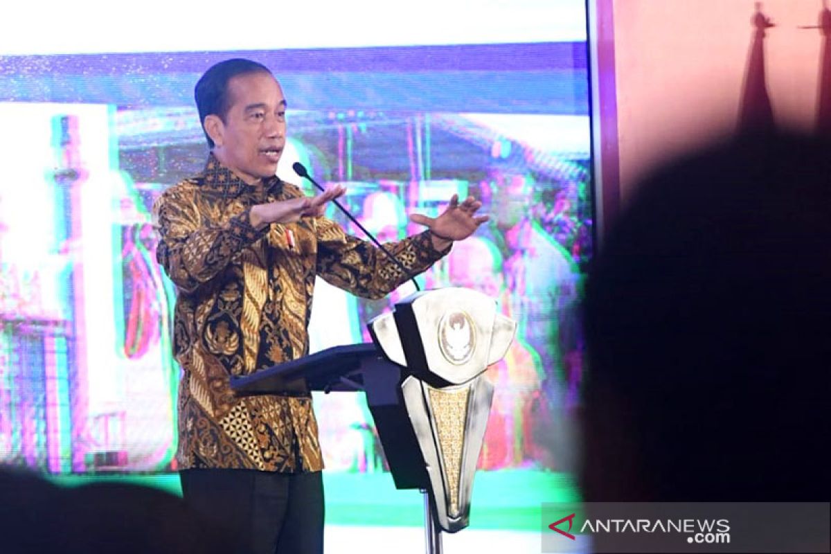 Jokowi praises growth in state revenue in mid-Nov 2021