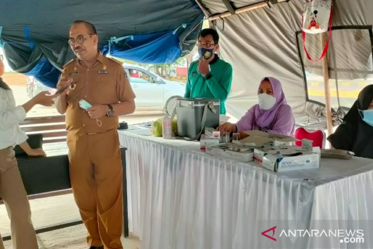 Pemkab Muna lakukan vaksinasi COVID-19 kepada calon penumpang kapal