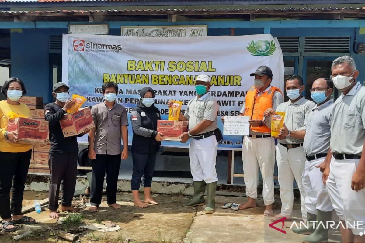 Sinas Mas Agribusiness and Food bantu korban banjir Kapuas Hulu